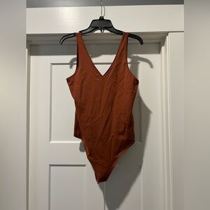 Abercrombie and Fitch bodysuit
V neck
Brown/orange color
Size Large